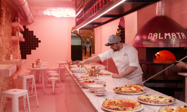  Interior atmosphere and pizzas of the Pizzeria de Montorgueil