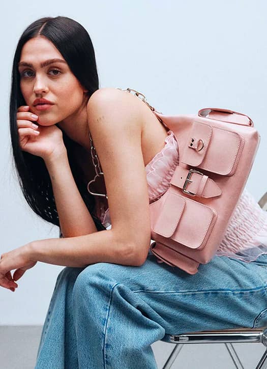 Sac rose The Kooples avec poches multiples, un modèle pratique et stylé pour une touche féminine.