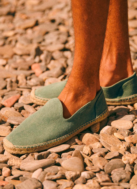 Des espadrilles 